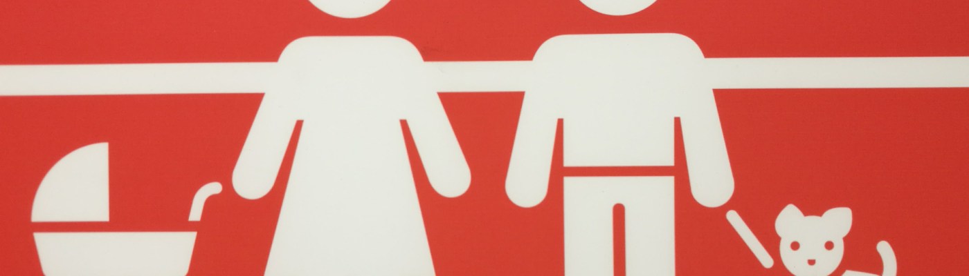 Kuvituskuva: Piktogrammissa naishahmo lastenvaunujen kanssa ja mies koiran kanssa (as seen in metro in Helsinki)