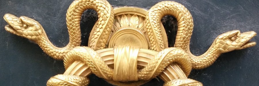 Kaksipäinen käärme -kolkutin